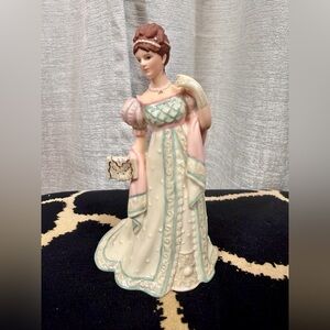 Lenox “Inviting Glance” Porcelain Figurine Ivory Fine China & Gold Accents